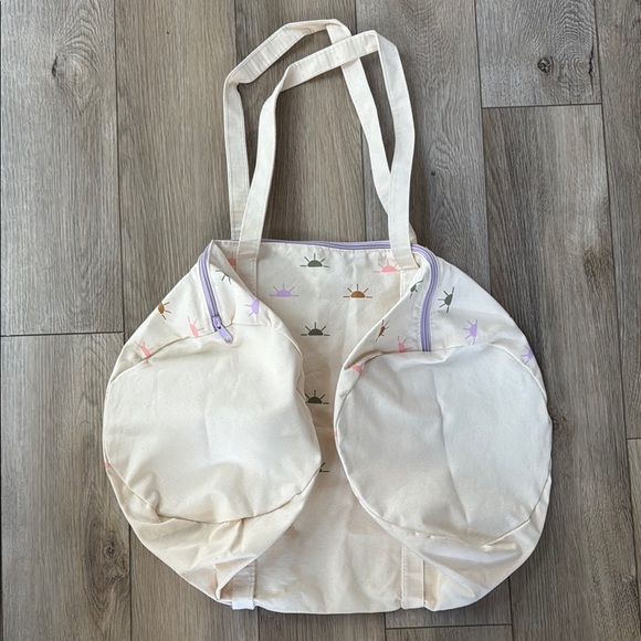 Stylish Cream Tote Bag with Multicolor Accents - Picture 3 of 3